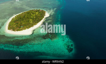 Small tropical island on an atoll with beautiful sandy beach surrounded by coral reef from above. Tropical island and coral reef. Summer and travel vacation concept, Camiguin, Philippines, Mindanao Stock Photo