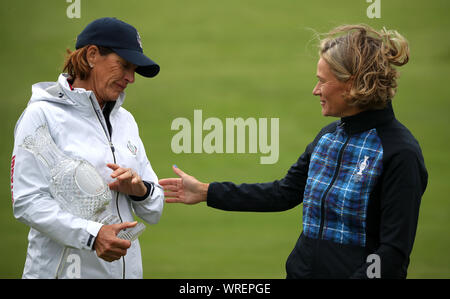 Team USA captain Juli Inkster (left) with the trophy and Team Europe captain Catriona Matthew during preview day two of the 2019 Solheim Cup at Gleneagles Golf Club, Auchterarder. Stock Photo