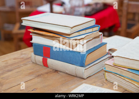 old book shelf blank spines, empty binding stack on wood texture background, knowledge concept . Knowledge is in books on the bookshelf behind the Stock Photo