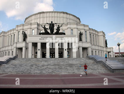 Boys playing outside the National Academic Bolshoi Opera and Ballet Theatre in Minsk Stock Photo