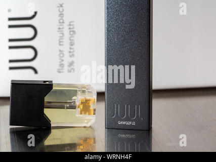 Juul Labs vaping e-cigarette with charger and nicotine pod. This nicotine  dispenser is currently under scrutiny in the USA after some deaths Stock  Photo - Alamy