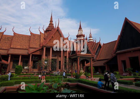 People enjoying the inner courtyard of the National Museum as the sun sets in Phnom Penh, Cambodia. Stock Photo