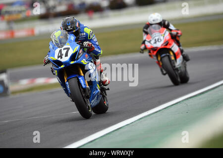 Wayne Maxwell. Suzuki Ecstar Racing leads Desmosport Ducati Mike Jones. Australian Superbike Championships Round 5 at Winton Raceway, Victoria Stock Photo