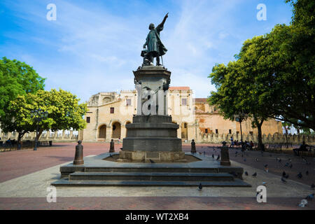 Statue of Columbus in Parque Colon - central square of historic district of Santo Domingo, Dominican Republic. The oldest cathedral in the Americas in Stock Photo