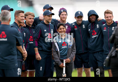 England players pose with a young fan during the nets session at The Oval, London. Stock Photo