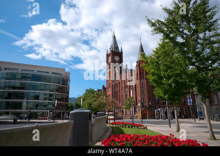 The Victoria Building of the University of Liverpool, also known as the Red Brick University, on the corner of Brownlow Hill and Ashton Street. Stock Photo