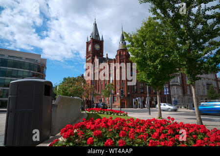 The Victoria Building of the University of Liverpool, also known as the Red Brick University, on the corner of Brownlow Hill and Ashton Street. Stock Photo