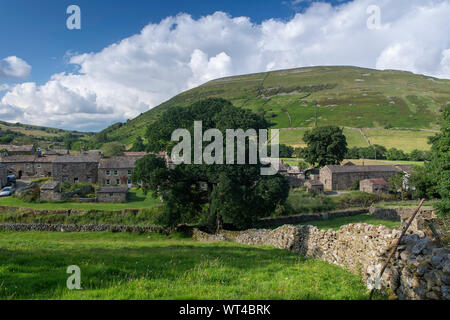 Thwaite Village in Swaledale, looking up the Dale towards Kisdon Hill. Yorkshire Dales National Park, UK. Stock Photo