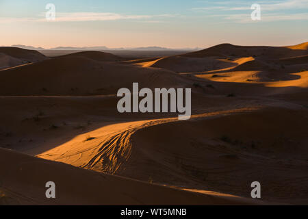 Gorgeous and scenic desert sunset scene above beautiful sand dunes Erg Chebbi, Morocco, Merzouga Stock Photo