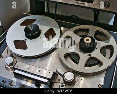 apex commercial reel to reel tape player recorder vintage Hi-fi Stock Photo  - Alamy