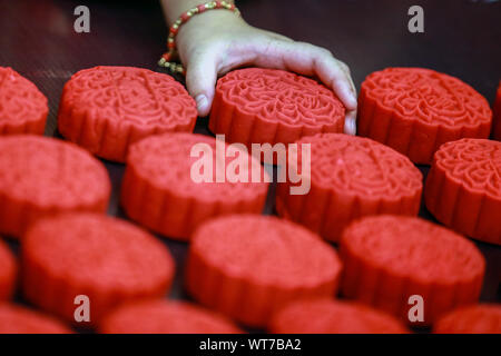 Manila, Philippines. 11th Sep, 2019. A girl holds a mooncake at a mall in Chinatown in Manila, the Philippines, Sept. 11, 2019. The Chinese Mid-Autumn Festival falls on Sept. 13 this year. Credit: Rouelle Umali/Xinhua/Alamy Live News Stock Photo