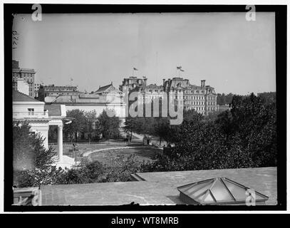 MEMORIAL CONTINENTAL HALL. VIEW FROM ROOF OF CONTINENTAL HALL TOWARD STATE, WAR, AND NAVY BUILDING Stock Photo