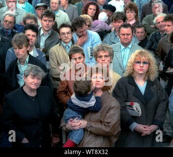 01 January 1990, Berlin, Beliebig: Saxony-Anhalt/GDR/1990 election campaign Gregor Gysi, PDS, talks, marketplace in Bitterfeld, election to the state parliaments. GDR citizens // Agreement/Parties/Landtag/GDR politics Photo: Paul Glaser/dpa-Zentralbild/ZB Stock Photo