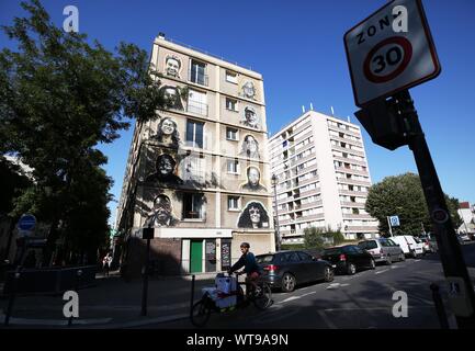 Paris, France. 10th Sep, 2019. A building with mural paintings is seen at the 13th district in Paris, France, Sept. 10, 2019. Credit: Gao Jing/Xinhua/Alamy Live News Stock Photo