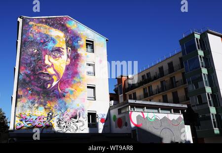 Paris, France. 10th Sep, 2019. A building with mural paintings is seen at the 13th district in Paris, France, Sept. 10, 2019. Credit: Gao Jing/Xinhua/Alamy Live News Stock Photo