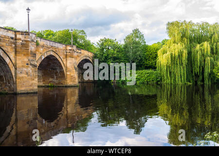 Yarm Bridge (Grade II* Listed) over the River Tees at Yarm linking Yarm and Egglescliffe Stock Photo