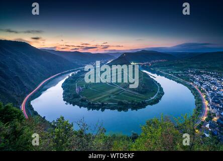 Mosel river loop, at dawn, Bremm, Moseltal, Rhineland-Palatinate, Germany Stock Photo