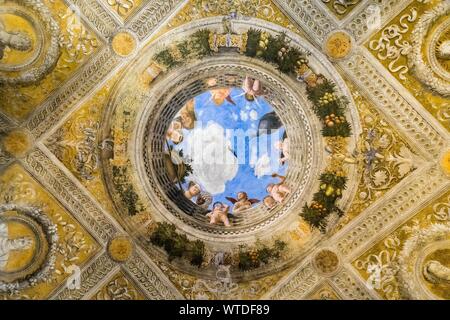 Illusionistic ceiling fresco by Andrea Mantegna, 1465-1474, Renaissance, Camera degli Sposi, Castello di San Giorgio in Palazzo Ducale, Mantua Stock Photo