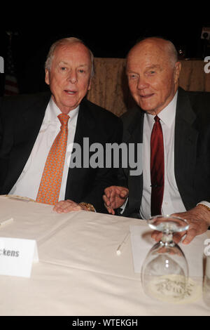 ***FILE PHOTO*** T. Boone Pickens Has Passed Away at 91. T Boone Pickens and John Glenn at a press conference for the Annual National Football Foundation Awards at the Waldorf Astoria, New York City. December 9, 2008. Credit: Dennis Van Tine/MediaPunch Stock Photo