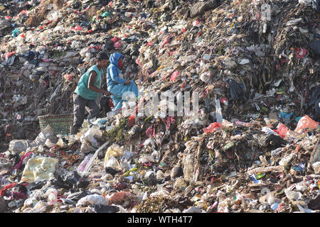 Bekasi, Indonesia. 11th Sep, 2019. Scavengers Sort And Collect Plastics ...