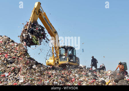 Bekasi, Indonesia. 11th Sep, 2019. Scavengers Sort And Collect Plastics ...