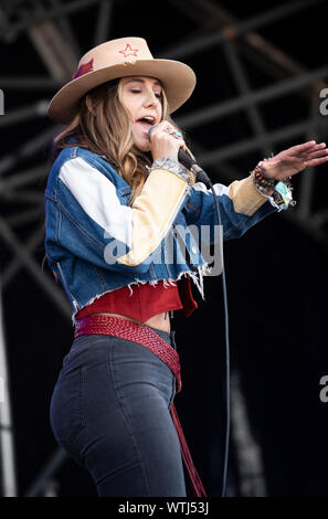 Lainey Wilson Live at The Long Road Stock Photo - Alamy