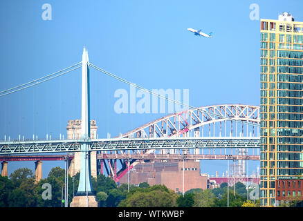Bridges Of New York, an airplane taking off from LaGuardia Airport Stock Photo
