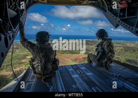 Soldiers of 25th Infantry Division enjoy a view during a ride over the island of Oahu, Hawaii. (U.S. photo by Sgt. Sarah D Sangster) Stock Photo