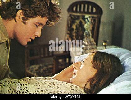 MAGGIE SMITH, TIMOTHY BOTTOMS Terrific ORIGINAL Color Movie Photo LOVE AND  PAIN