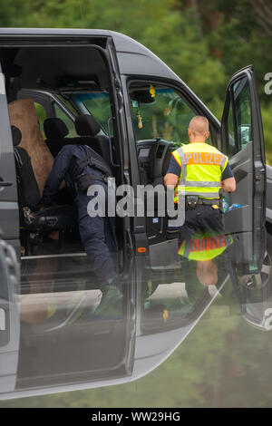 12 September 2019, Saxony-Anhalt, Möckern: Police search a van on the Autobahn 2 at the Ihlegrund rest area. The traffic control is part of the nationwide action day 'sicher.mobil.leben - Brummis im Blick'. The campaign focuses on drivers of trucks, coaches and long-distance buses. At the same time, other officers are working at the service stations to inform the public about the dangers of accidents in connection with lorries. Photo: Klaus-Dietmar Gabbert/dpa-Zentralbild/ZB