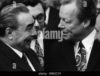 The visit of the Soviet head of state and party Leonid Brezhnev (l) to the Federal Republic of Germany from 18 to 22 May 1973 was a step towards the easing of the East-West relations. Chancellor Willy Brandt (r). | usage worldwide Stock Photo