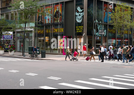 Spirit Halloween has a Speciality Pop-Up Store on Fifth Avenue in New York City, USA Stock Photo
