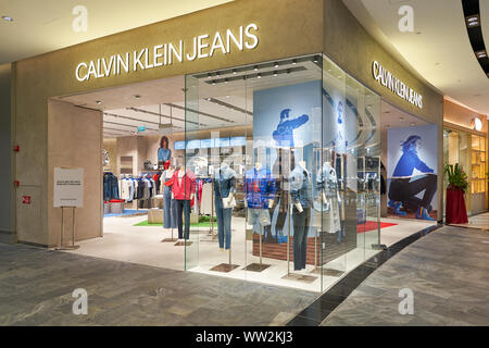 Entrada Da Frente Para a Loja Calvin Klein No Shopping Singapore