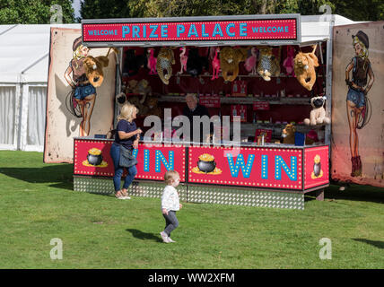Shooting gallery at fairground Stock Photo - Alamy