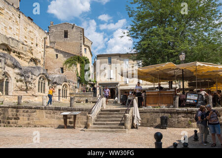 The square in the centre of the historic Unesco listed town of Saint-Emilion in Bordeaux, Gironde, France Stock Photo