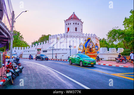 BANGKOK, THAILAND - APRIL 24, 2019: The Phra Sumen Fort located in public park in historical old town and is a very popular destination during evening Stock Photo