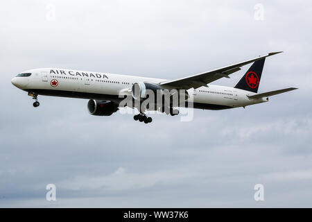 London, UK. 9th Sep, 2019. An Air Canada plane approaching London Heathrow Terminal 3 airport. Credit: Dinendra Haria/SOPA Images/ZUMA Wire/Alamy Live News