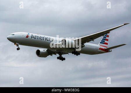 London, UK. 9th Sep, 2019. An American Airlines approaching London Heathrow Terminal 3 airport. Credit: Dinendra Haria/SOPA Images/ZUMA Wire/Alamy Live News
