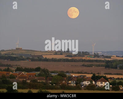 Halfway Houses, Sheerness, Kent, UK. 12th September, 2019. UK Weather: the 98% waxing gibbous moon rising over farmland on the Isle of Sheppey in Kent as seen from Halway Houses, Sheerness. Tomorrow will see a full moon - the first on Friday 13th for a number of years. The September full moon is known as the Harvest Moon. Credit: James Bell/Alamy Live News Stock Photo