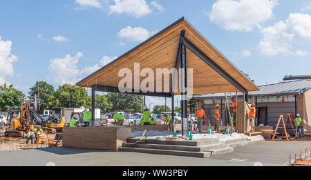 HICKORY, NC, USA-3 SEPT 2019:  Workers building a unique structure on the main plaza of downtown. Stock Photo