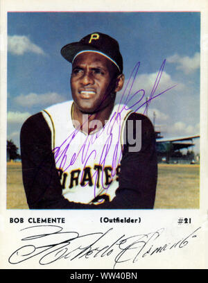Autographed card of Roberto Clemente who was a Hall of Fame baseball player with the Pittsburgh Pirates in the 1950s and 60s who tragically died young in an airplane crash delivering relief aid to his homeland Puerto Rico. Stock Photo