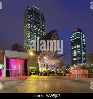 Peix, fish sculpture by Frank Owen Gehry, Mapfre Tower, Arts Tower, Port Olimpic, Barcelona, Catalonia, Spain Stock Photo