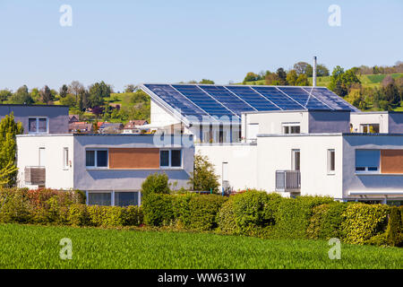 Germany, Baden-Wuerttemberg, Esslingen, residential area KastenÃ¤cker, single-family houses, row houses and semidetached houses, small solar local heat network, thermal collector installation with 185 square metres on house roof Stock Photo