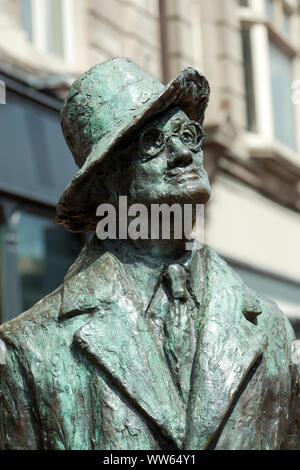 Bronze statue of Irish novelist and poet James Joyce on North Earl ...