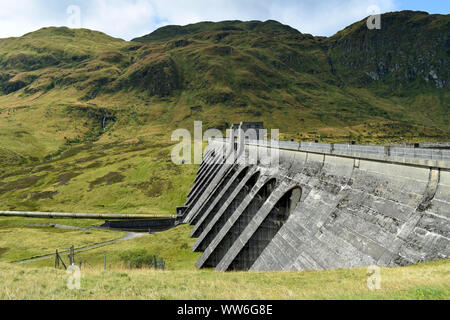 Finlarig hydroelectric dam in Perthshire, Scottish Highlands, green energy Stock Photo