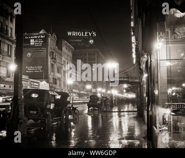 1920s RAINY WET CITY NIGHT SCENE BRIGHT THEATER LIGHTS AND PARKED AUTOMOBILES ON BROADWAY LOS ANGELES CALIFORNIA USA - q45914 CPC001 HARS TEMPTATION BRIGHT DISCOVERY LEISURE AND AUTOS EXCITEMENT EXTERIOR LOW ANGLE POWERFUL PROGRESS RECREATION CA CONNECTION CONCEPTUAL AUTOMOBILES STYLISH VEHICLES MOVIE THEATERS BROADWAY CREATIVITY MAJOR MOVIE HOUSES BLACK AND WHITE DISTRICT LOS ANGELES OLD FASHIONED THOROUGHFARE Stock Photo