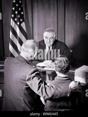 1950s JUDGE LISTENING TO MAN ATTORNEY STANDING BEFORE THE BENCH WITH ARM AROUND YOUNG BOY PLEADING HIS CASE 48 STAR FLAG IN BACK - s7676 HAR001 HARS NOSTALGIC AROUND PAIR COURTROOM LAW COMMUNITY URBAN SENIORS JUSTICE OLD TIME NOSTALGIA CRIME OLD FASHION 1 JUVENILE LEGAL FEAR COMMUNICATION CAREER BALANCE TEAMWORK LIFESTYLE ELDER JOBS UNITED STATES COPY SPACE HALF-LENGTH PERSONS UNITED STATES OF AMERICA MALES RISK PROFESSION SENIOR MAN SENIOR ADULT MIDDLE-AGED B&W SADNESS MIDDLE-AGED MAN SKILL BEFORE DISASTER OCCUPATION SKILLS OLD AGE OLDSTERS HEAD AND SHOULDERS OLDSTER PROTECTION ROBES STRATEGY Stock Photo