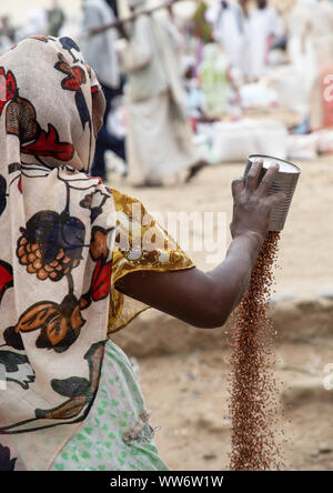 Eritrean woman sleving teff in the street, Semien-Keih-Bahri, Keren, Eritrea Stock Photo