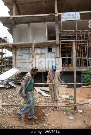 Ethiopian construction workers, Harari region, Harar, Ethiopia Stock Photo