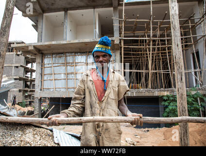 Ethiopian construction worker, Harari region, Harar, Ethiopia Stock Photo